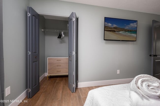 Building Photo - 620 6th Ave S