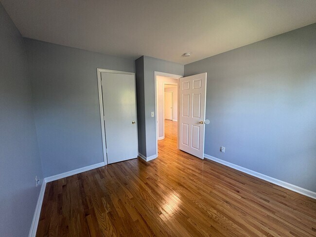 Building Photo - 519 Asbury Ave
