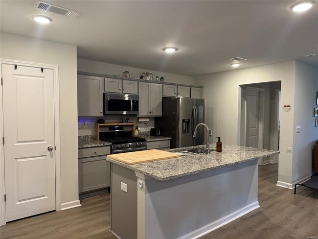 Building Photo - 424 Kohn Dr