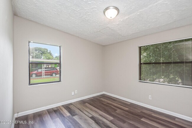 Building Photo - 4523 Trenton Dr S