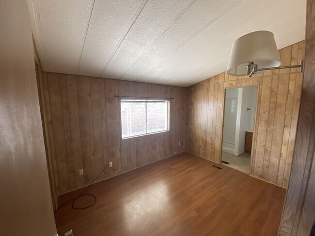 Building Photo - bhcrent.com