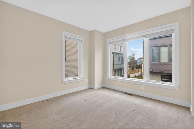 Building Photo - 10425 Fernwood Rd