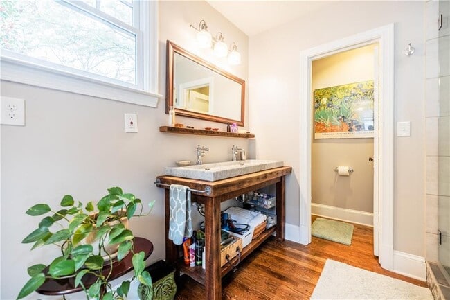 Building Photo - 360 8th St NE