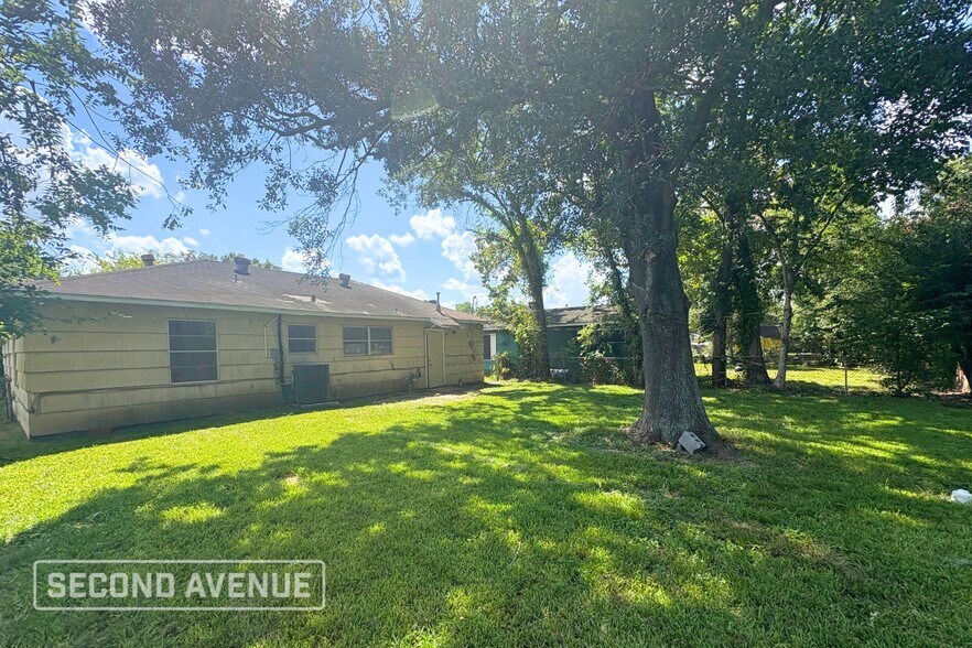 Building Photo - 5415 Heron Dr