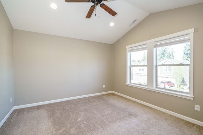 Building Photo - Beautiful Single-Level Home | 3 Bed, 2.5 B...