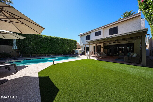 Building Photo - 8085 E Del Trigo