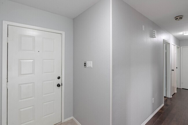 Building Photo - 6 Basal Briar Ct