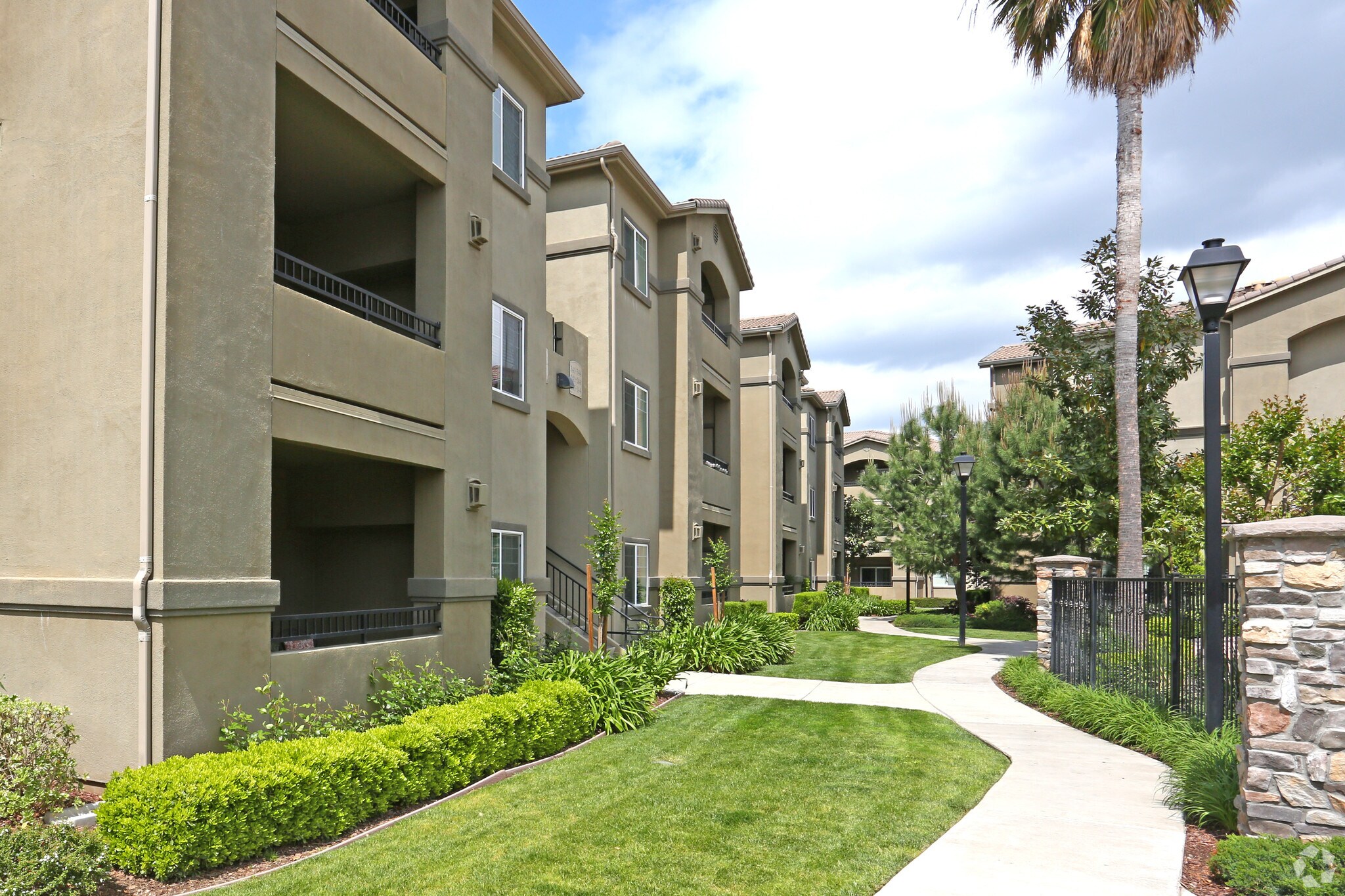 The Villas at Villaggio Apartments 2929 Floyd Ave Modesto CA 95355