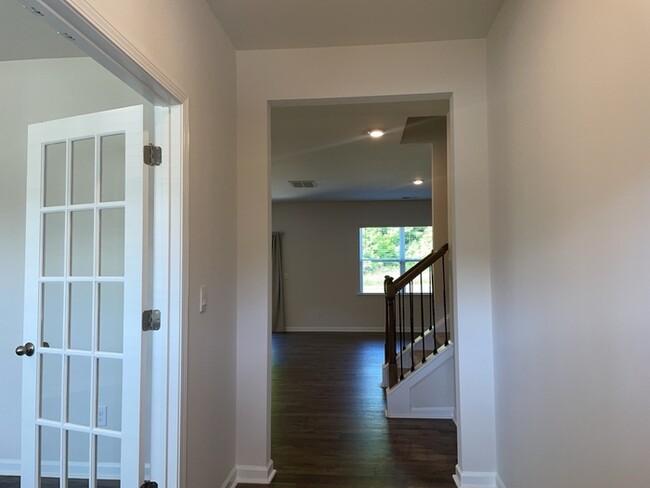 Building Photo - Beautiful Fountain Inn Home
