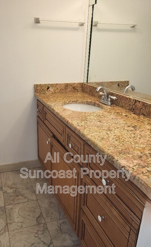 Building Photo - 7400 Sun Island Dr S