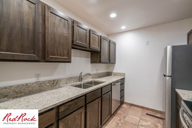 Building Photo - 2 Bedroom Condo in a Prime Location!