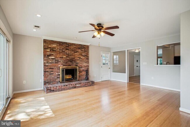Building Photo - 3135 Manor Rd