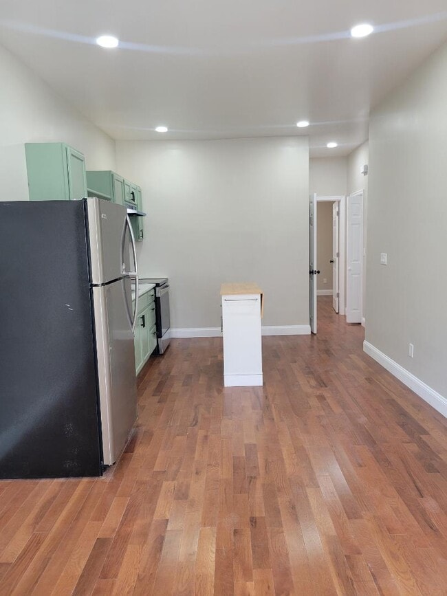 Primary Photo - 3140 N Rosewood St