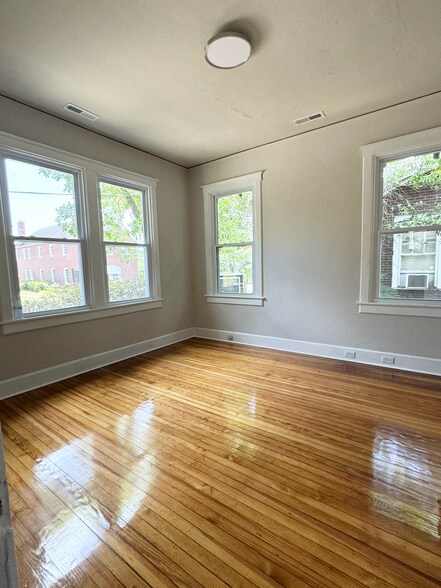 Building Photo - 305 Willard St