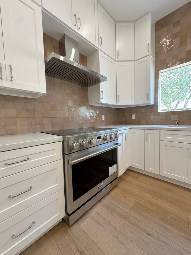 Building Photo - 1135 Scofield Dr