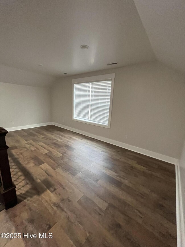 Building Photo - 604 Creekway Cir SE
