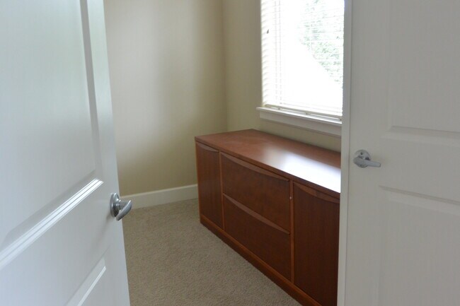 Building Photo - 1365 SE 194th Pl