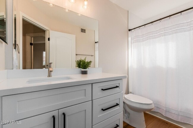 Building Photo - 4 BEDROOM 2.5 BATH 2 STORY LOVELY HOME 2,041 SQ FT SINGLE FAMILY HOME