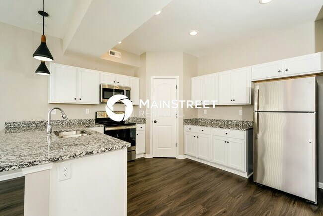 Building Photo - 3 Bedroom Pet-Friendly Home in Jeffersonville, IN with Main Street Renewal