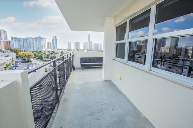 Building Photo - 401 Golden Isles Dr