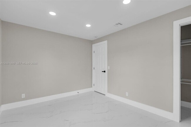 Building Photo - 1660 W 26th St