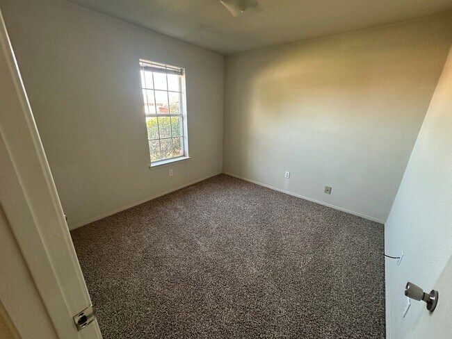 Building Photo - AVAILABLE NOW! - 2 WEEKS FREE!