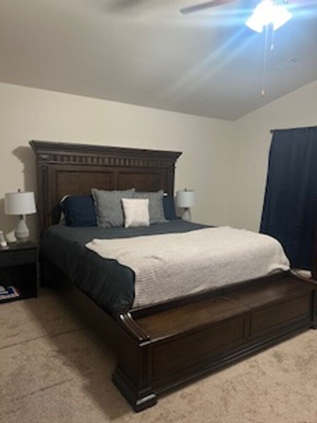 Building Photo - FOR RENT – 3BR / 2.5BA Garden Home with 2-Car Garage