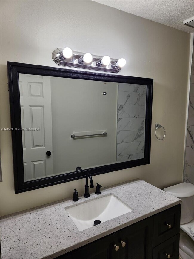 Building Photo - 4322 Woodstock Dr