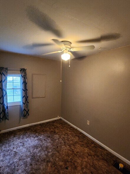 Building Photo - 205 Cedar St