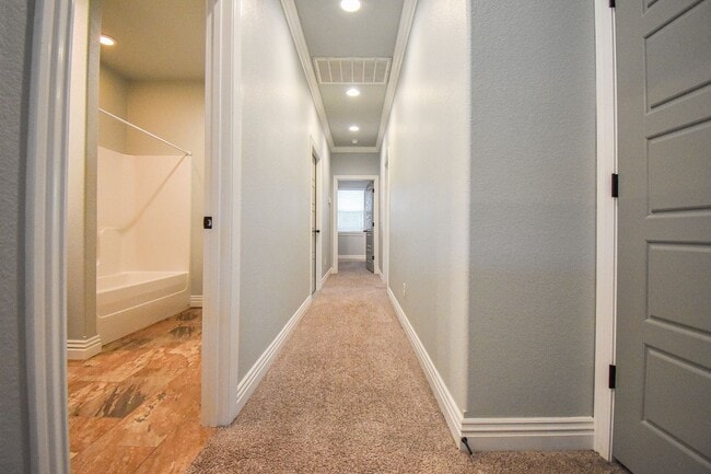 Building Photo - Stunning 4 bedroom, 2.5 bathroom home in Fayetteville!