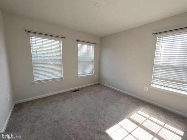 Building Photo - 7801 Rosella Ln