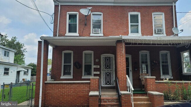Primary Photo - 838 Fairmount Ave