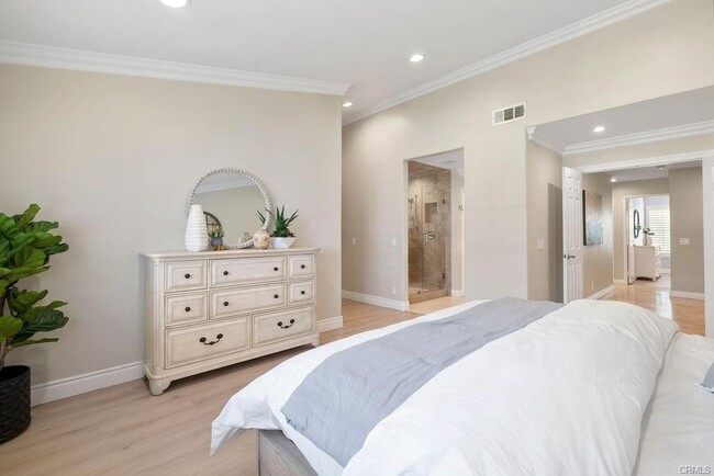 Building Photo - 6908 Country Club Dr