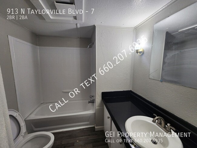 Building Photo - 913 N Taylorville Blvd