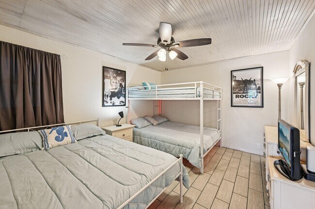 Building Photo - 11000 S Ocean Dr
