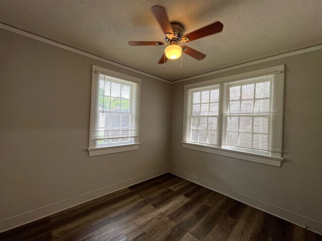 Building Photo - Located off of Victory Drive!! 2 Units Ava...