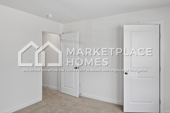 Building Photo - 3220 Highline Dr