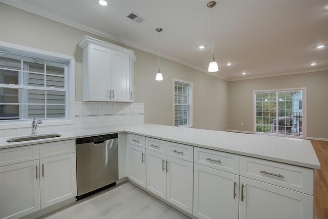 Building Photo - 16 Grant Ave