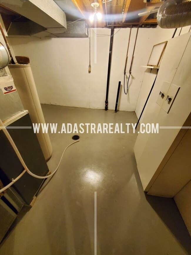 Building Photo - Very Nice Home in South KCMO-Available NOW!!