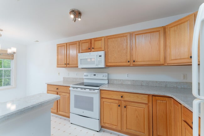 Building Photo - 2889 Barclay Wy