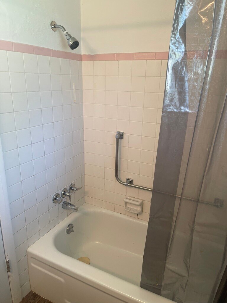 Building Photo - 7 Donna St