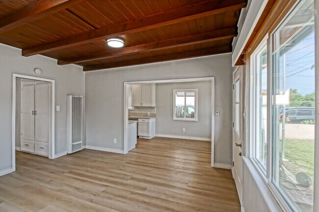 Building Photo - 1534 Mathews Ave