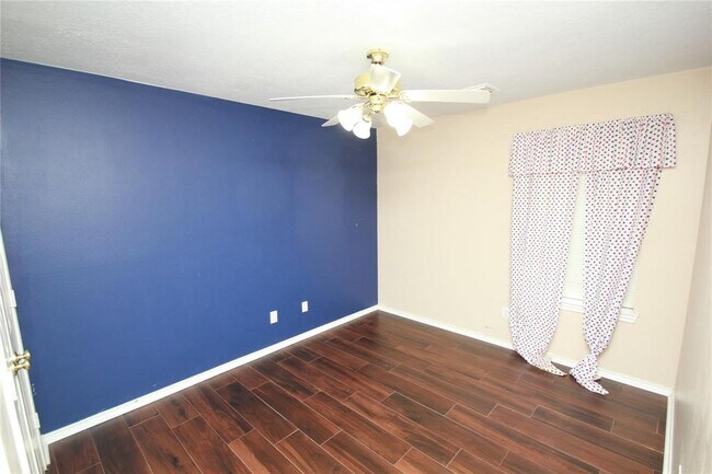 Building Photo - 3051 Glenthorpe Ln