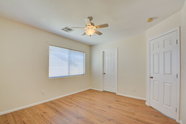 Building Photo - Beautiful two bedroom in great location