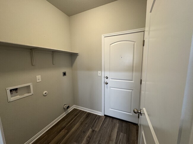 Building Photo - 612 Parkfield Ln