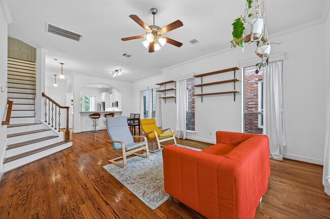 Building Photo - 2308 Bastrop St