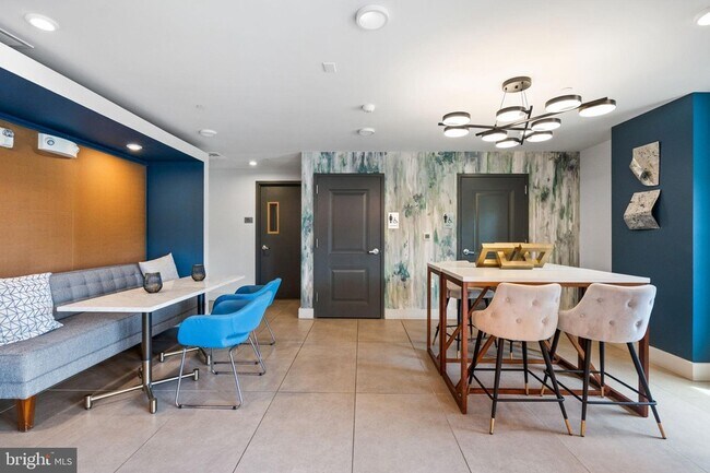 Building Photo - 3925 Fair Ridge Dr