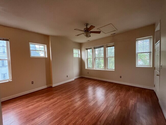 Building Photo - 2801 Barton Ave