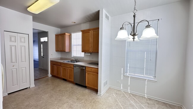 Building Photo - 1535 Reserve Ln