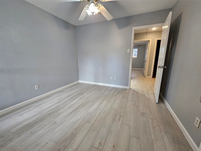 Building Photo - 2502 Knoll St